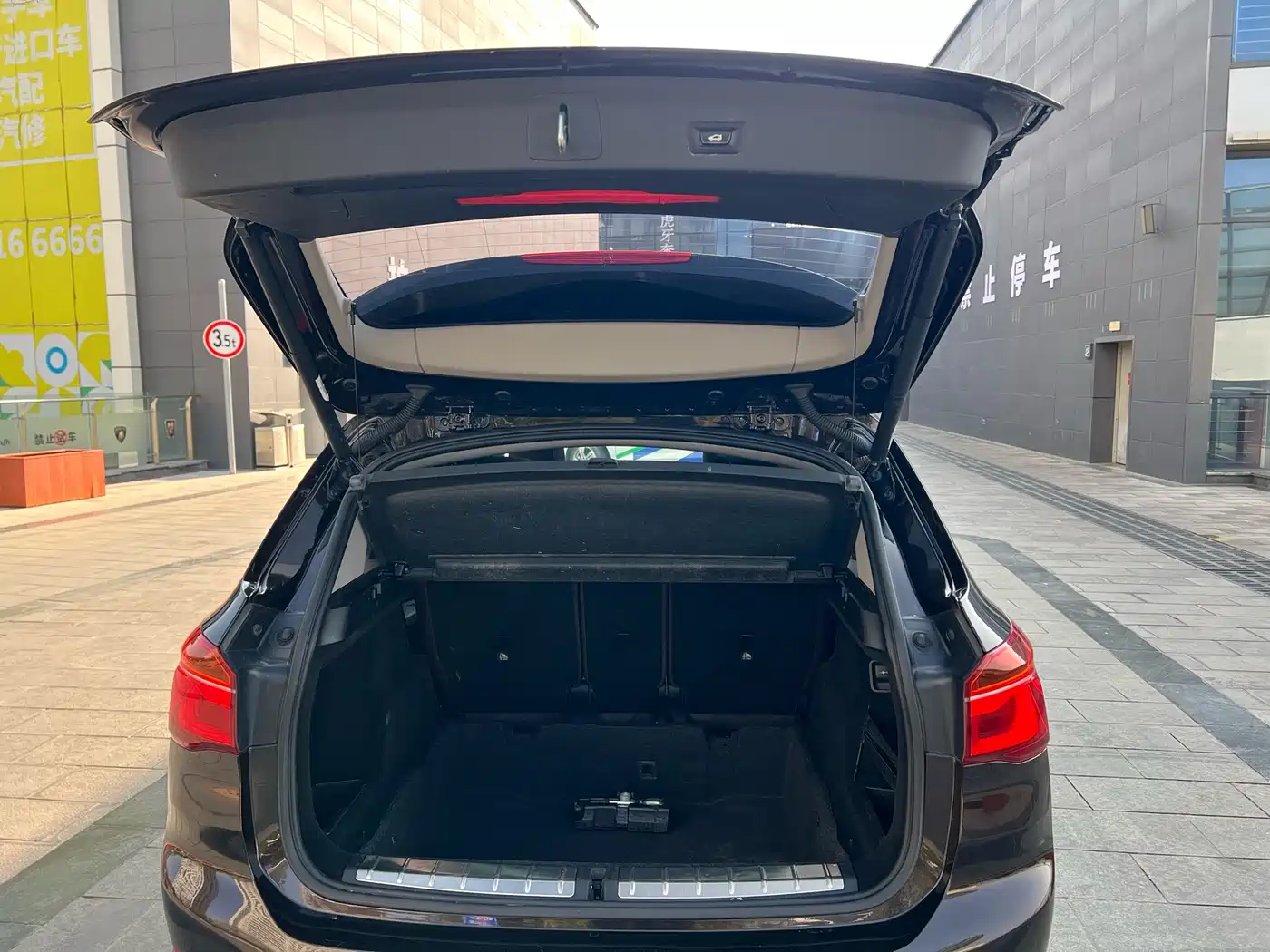 BMW X1 2018 xDrive20Li Premium Model фото 34