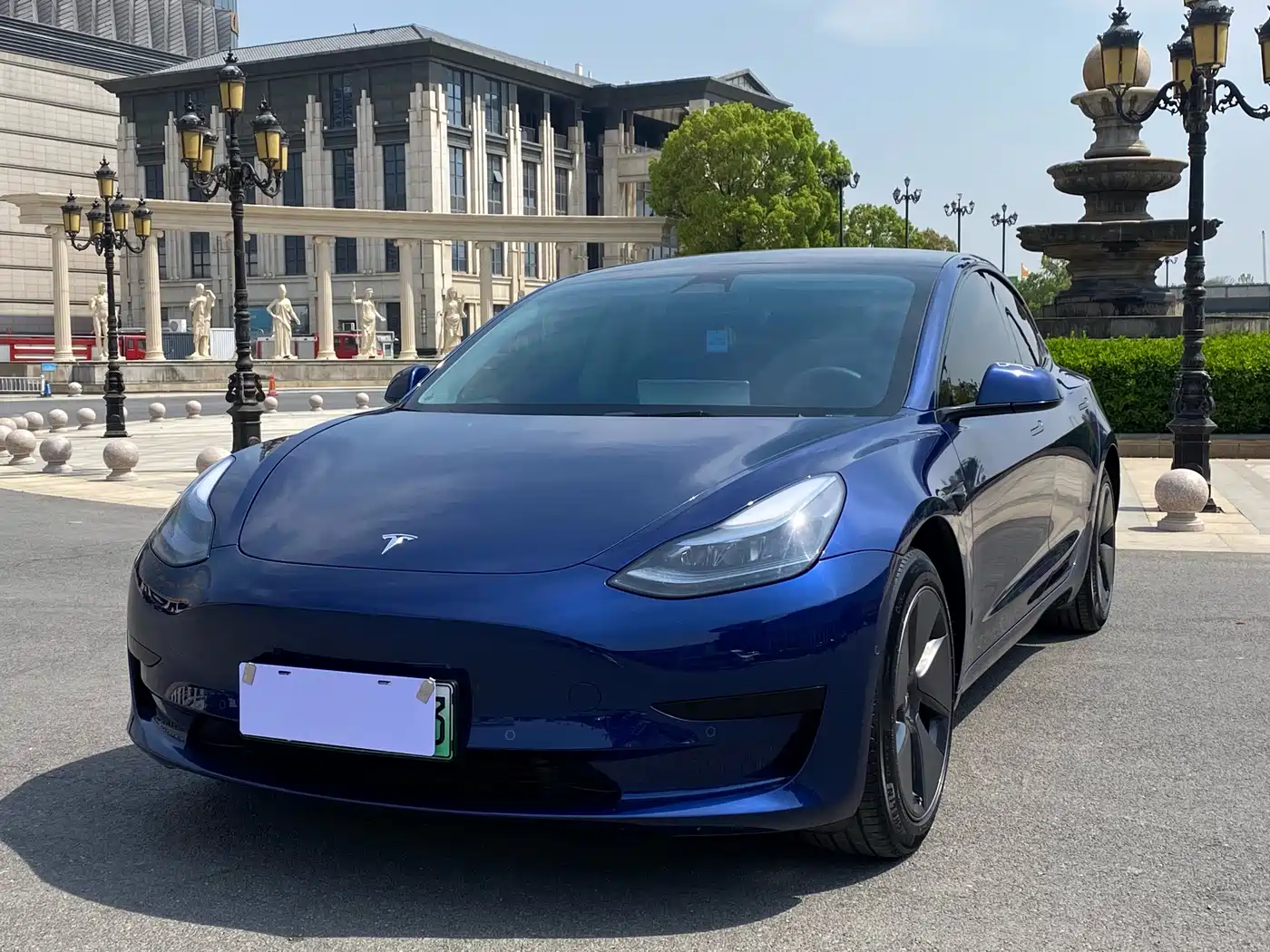 TESLA MODEL 3