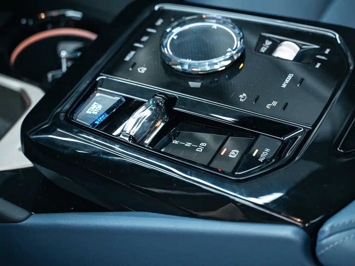BMW i5 2024 eDrive 35L Premium Model M Sport Package фото 17