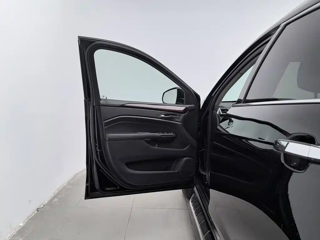 Фото 8 - Cadillac SRX