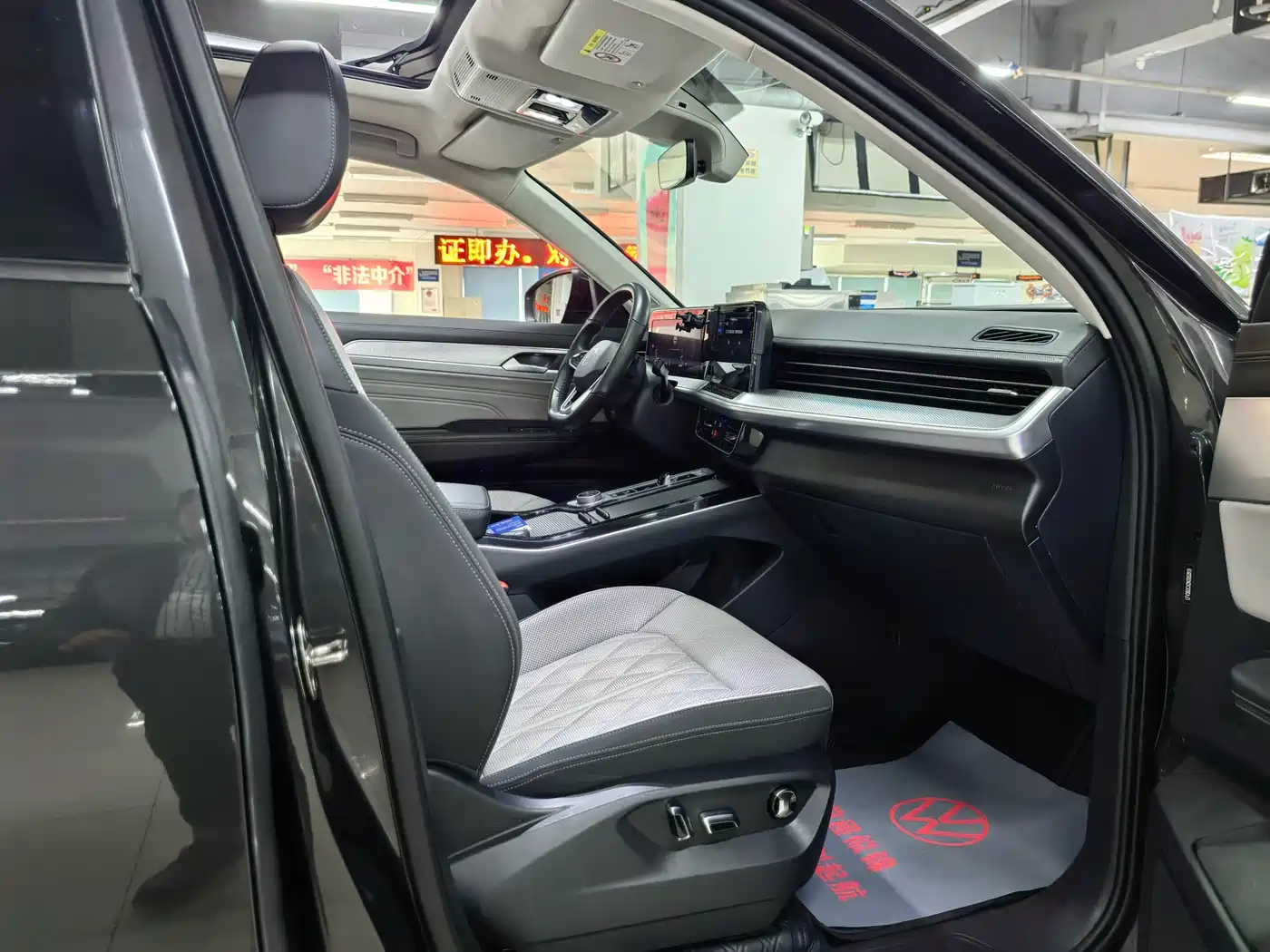 Volkswagen Talagon 2023 380TSI 4WD R-Line Launch Edition фото 23