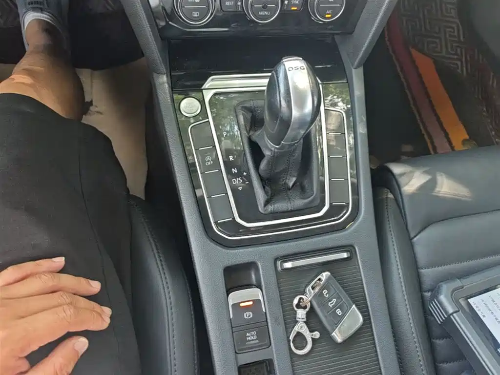 Volkswagen Magotan 2019 330TSI DSG Luxury Class China VI фото 14
