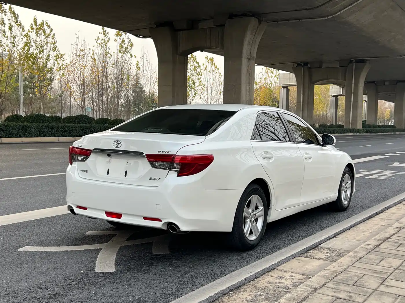 Toyota Reiz 2013 2.5V Elite Edition фото 6