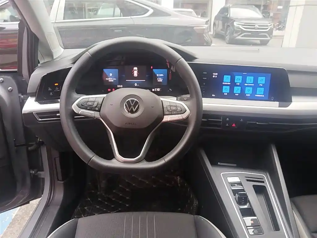 Volkswagen Golf 2023 Facelift 280TSI DSG Pro фото 17