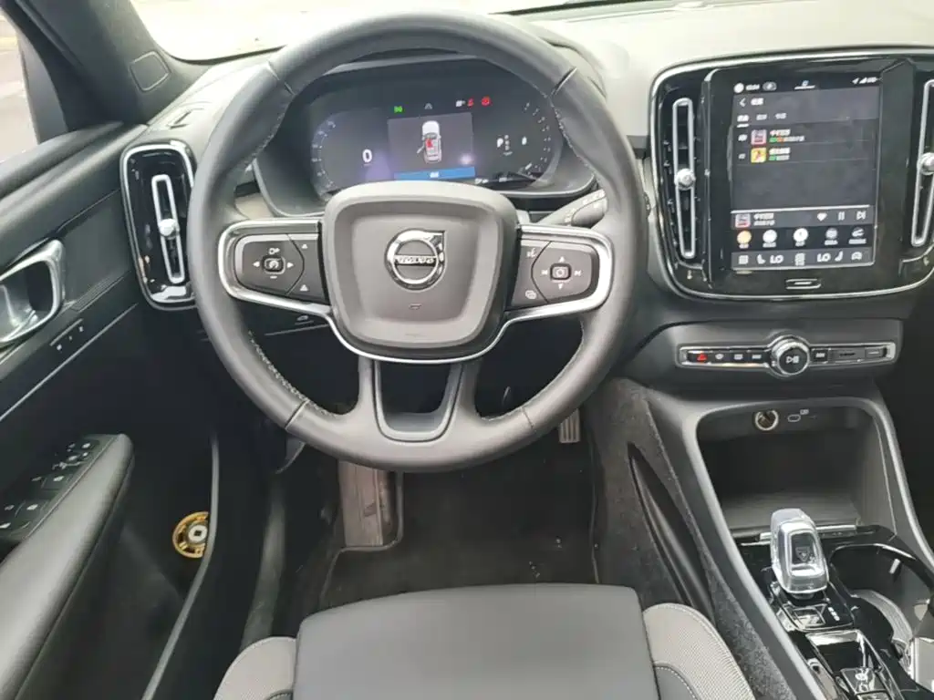 صورة 11 - Volvo XC40