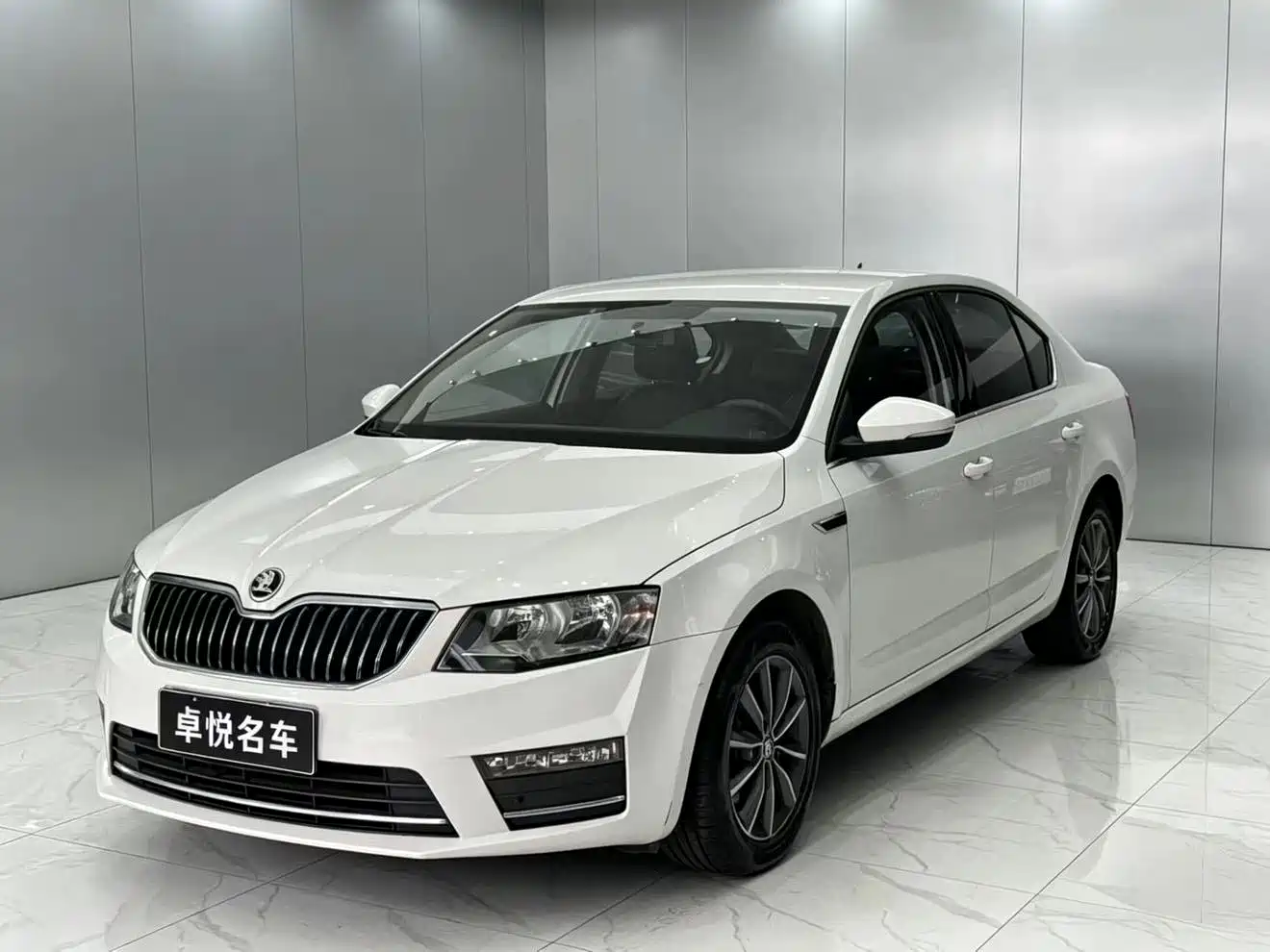 Škoda Octavia 2017 1.6L Automatic Pioneer Edition
