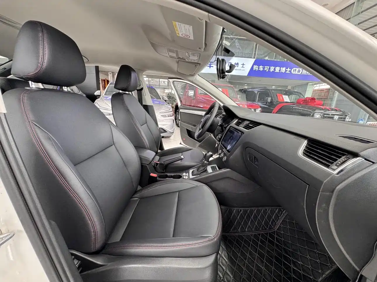 Škoda Octavia 2017 1.6L Automatic Pioneer Edition фото 33