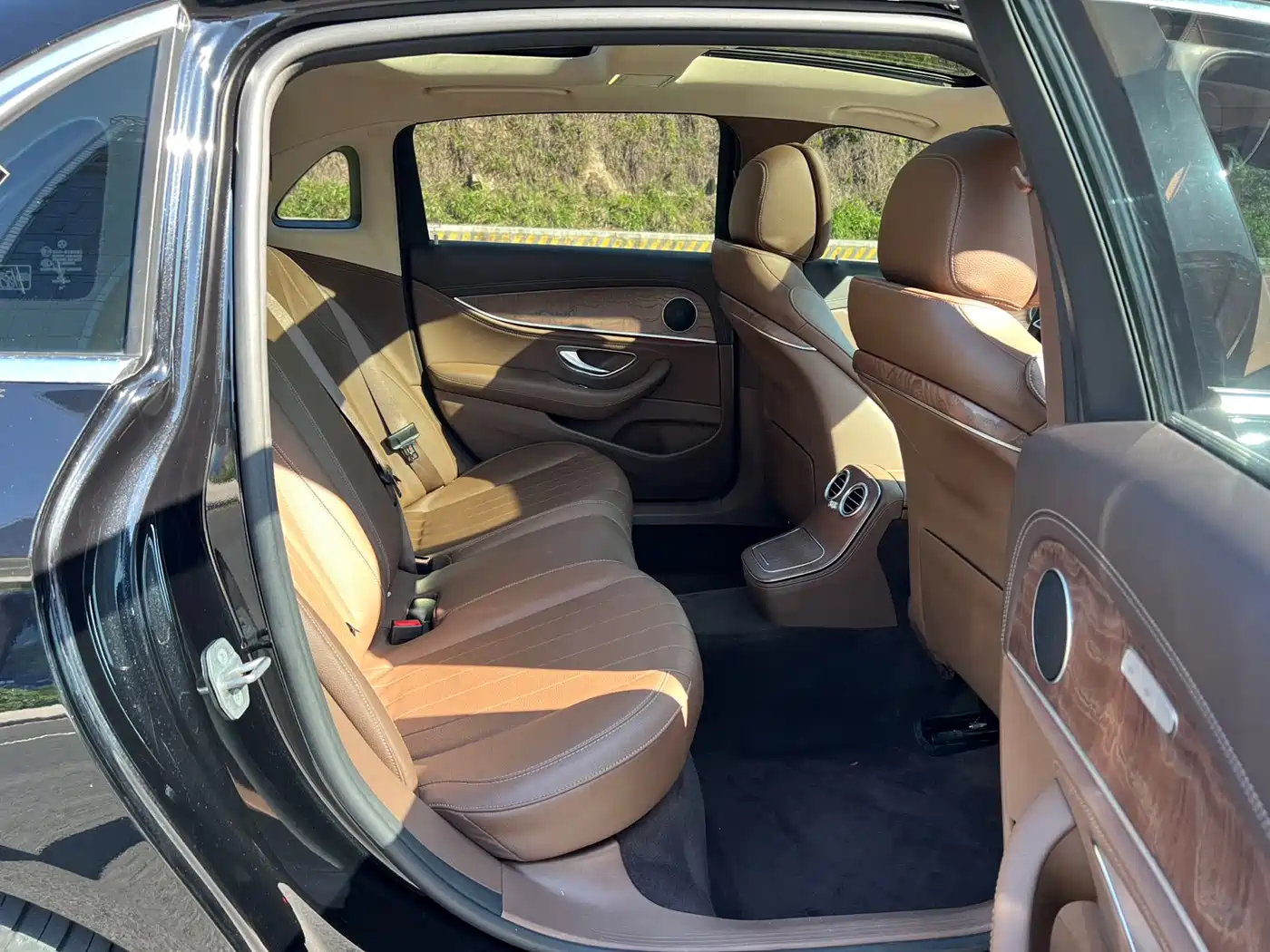 Mercedes-Benz E-Class New Energy 2022 E 350 e L Plug-in Hybrid Sedan фото 20