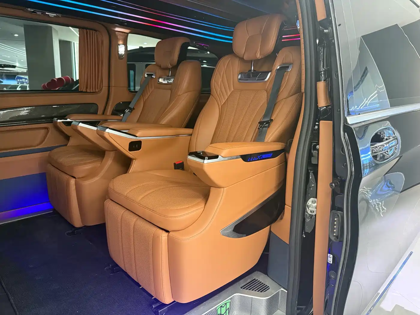 Mercedes-Benz Vito 2023 2.0T Business 7-Seater фото 6