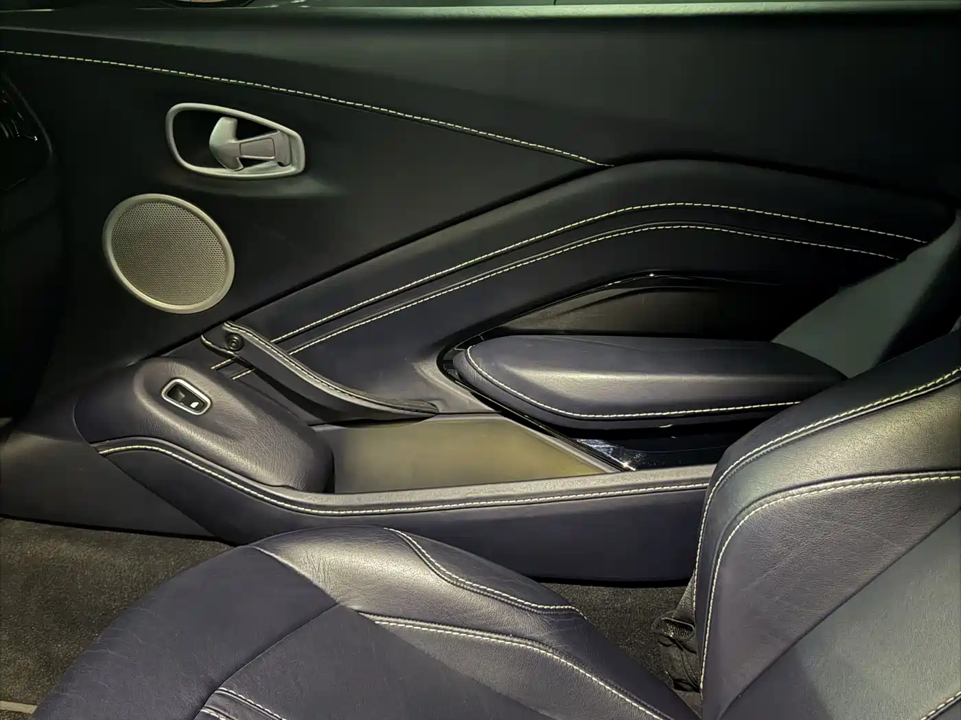 Aston Martin V8 Vantage 2020 2018 4.0T V8 Coupe