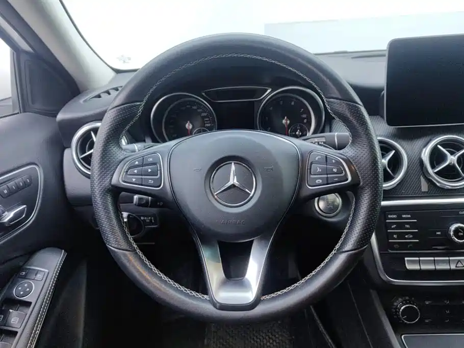 Mercedes-Benz GLA 2018 GLA 200 Dynamic фото 15