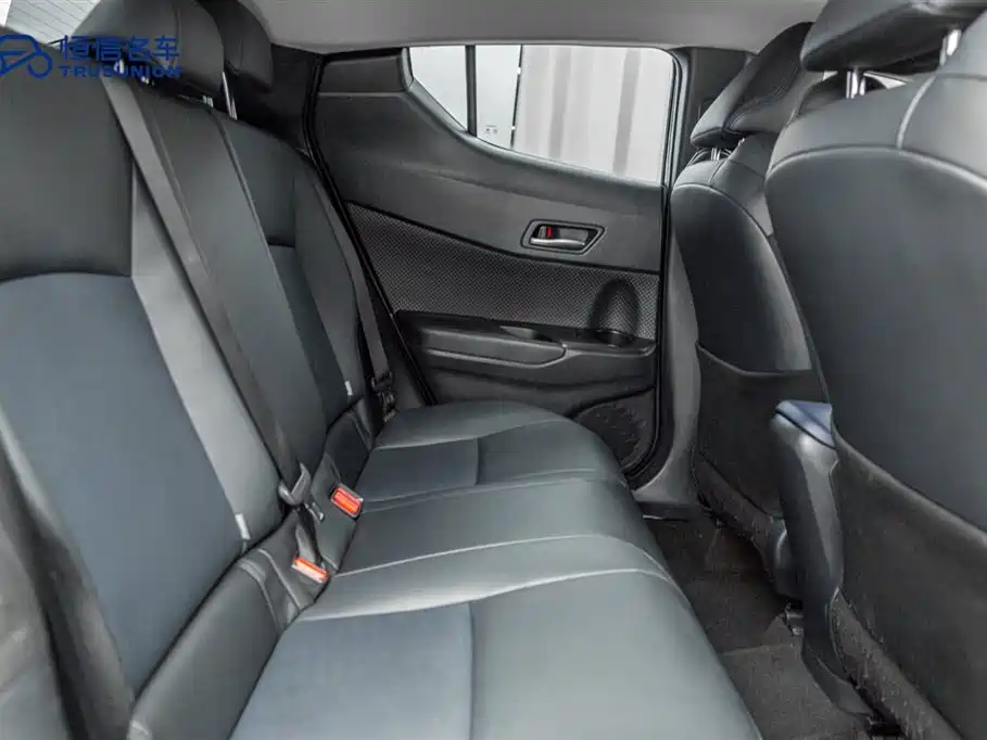 Toyota C-HR 2021 2.0L Luxury Edition фото 16