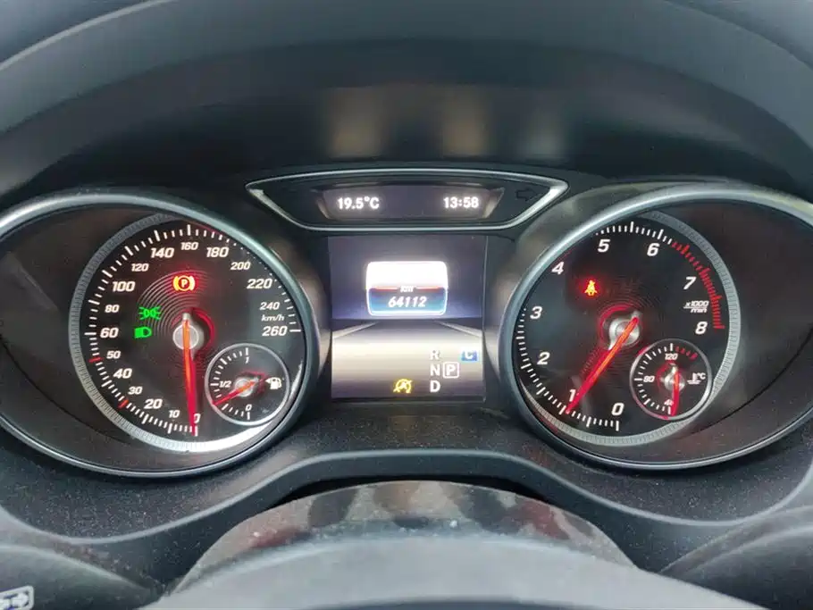 Mercedes-Benz GLA 2018 GLA 200 Dynamic фото 14