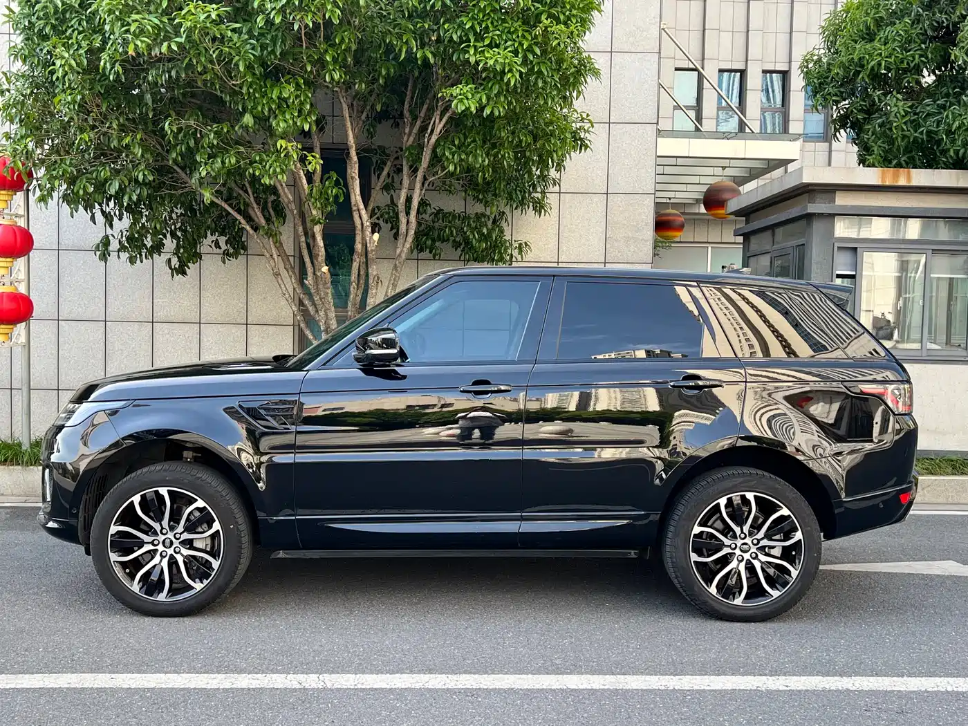 Land Rover Range Rover Sport 2021 3.0 L6 Gloss Black Edition фото 15