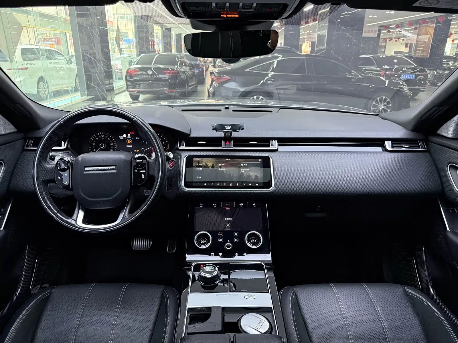 Фото 13 - Land Rover Range Rover Velar
