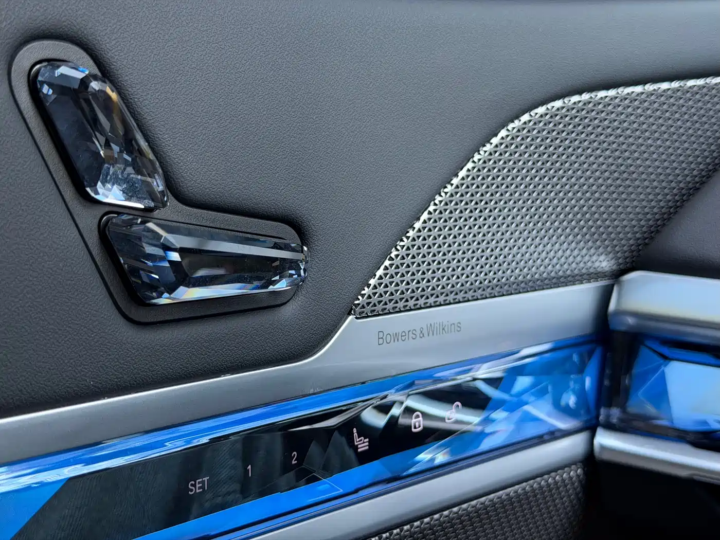 BMW 7 Series 2023 740Li Exclusive M Sport Package фото 7