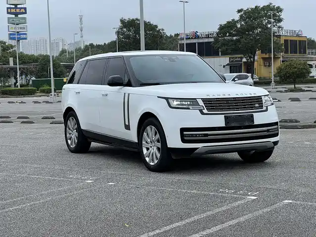 Land Rover Range Rover 2023 3.0 L6 400PS Golden Age 7-Seater Long Wheelbase — фото 4