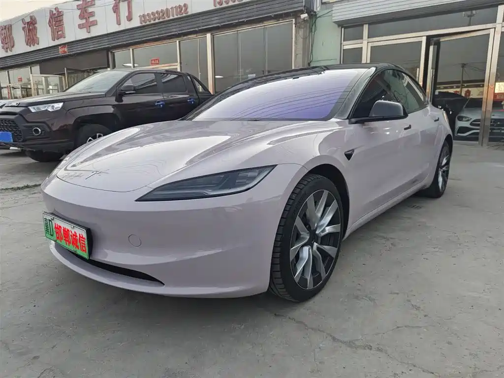 TESLA MODEL 3