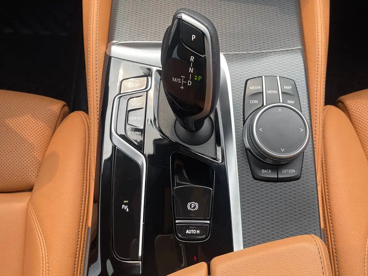 BMW 5 Series (Import) 2021 530i M Sport Package фото 15