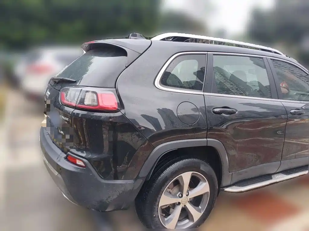 Фото 5 - Jeep Cherokee