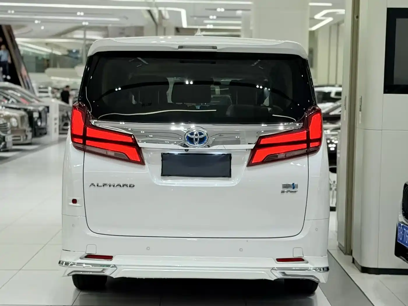 Toyota Alphard 2020 Hybrid 2.5L Luxury Edition фото 9