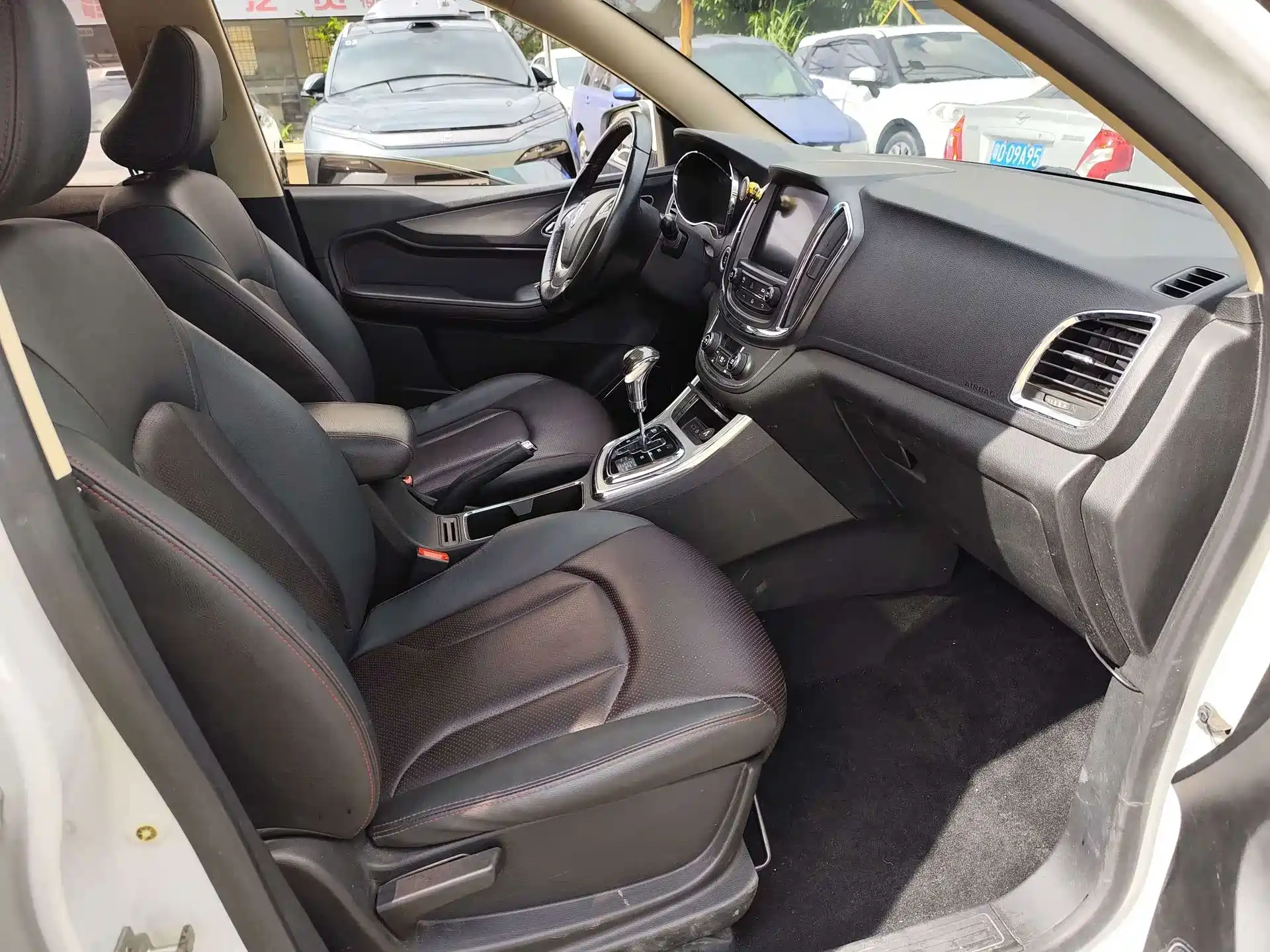 Фото 4 - Baojun 560