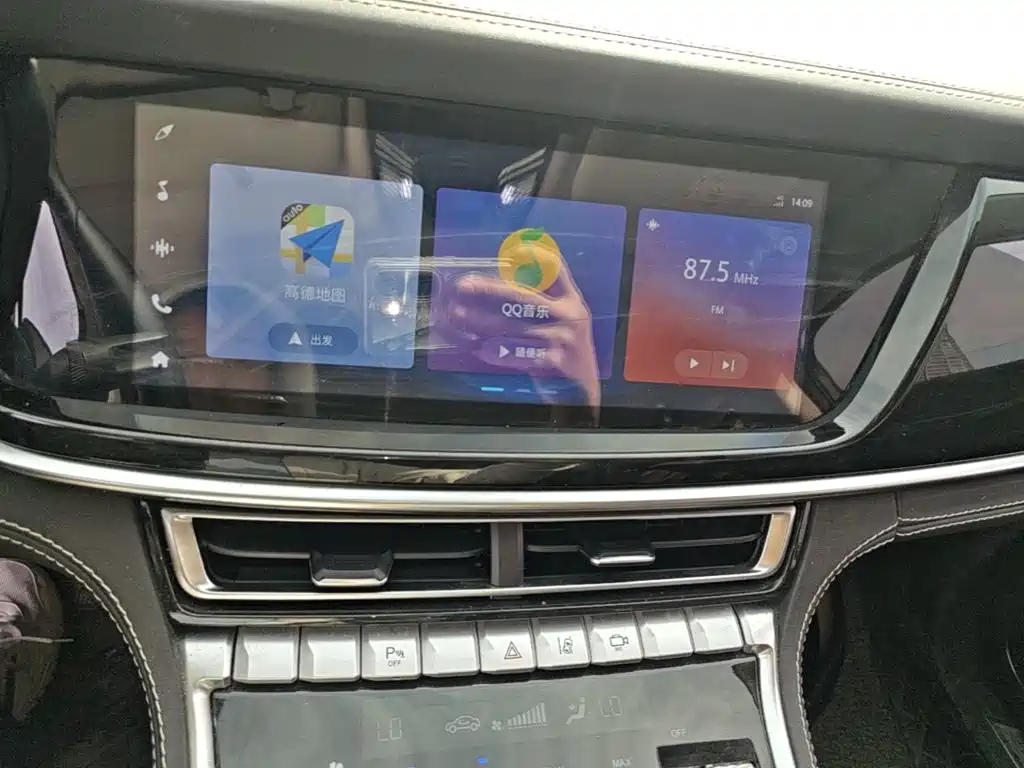 Photo 18 - Changan CS85
