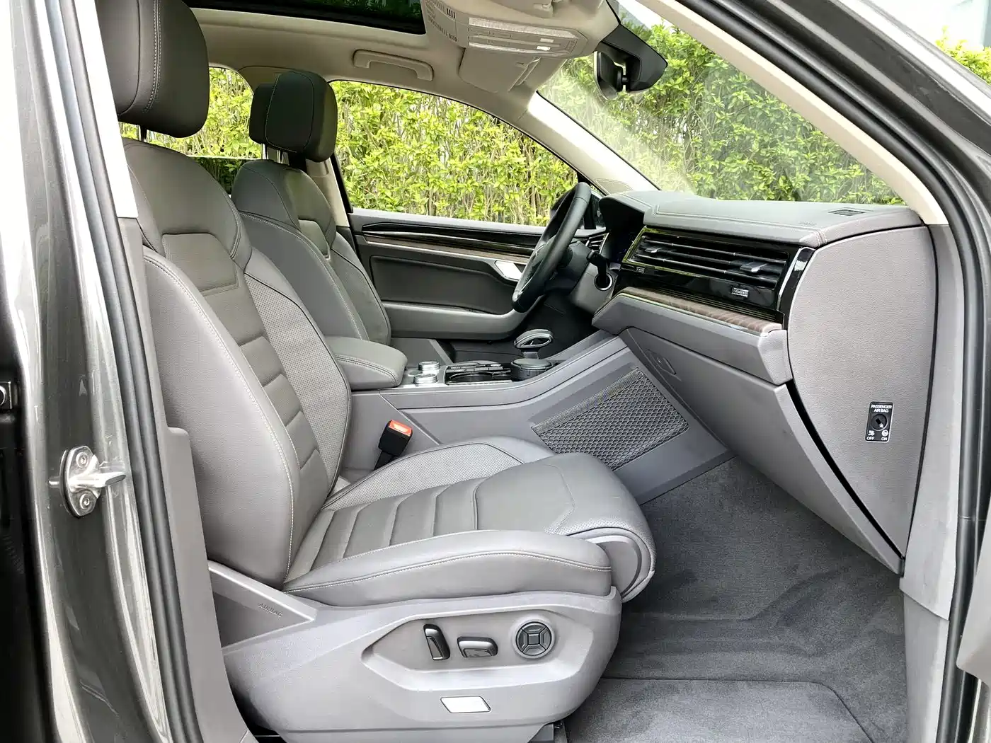 Volkswagen Touareg 2022 3.0TSI Rui Xiang Edition Gloss Black Sport Package фото 15