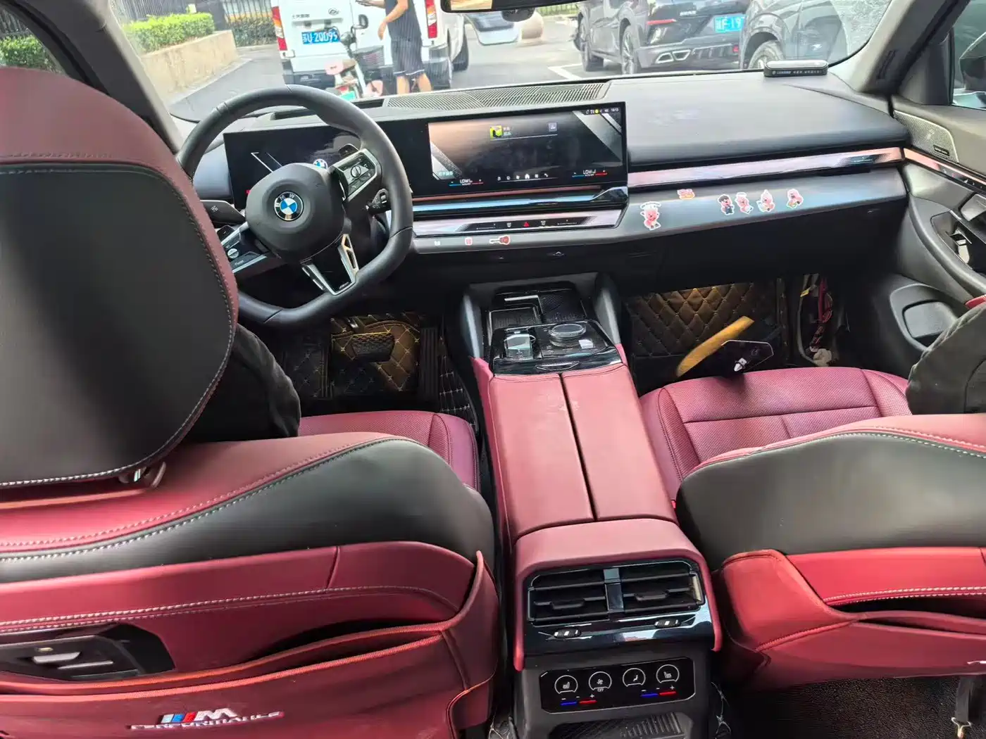 BMW 5 Series 2026 530Li Leading M Sport Package фото 5