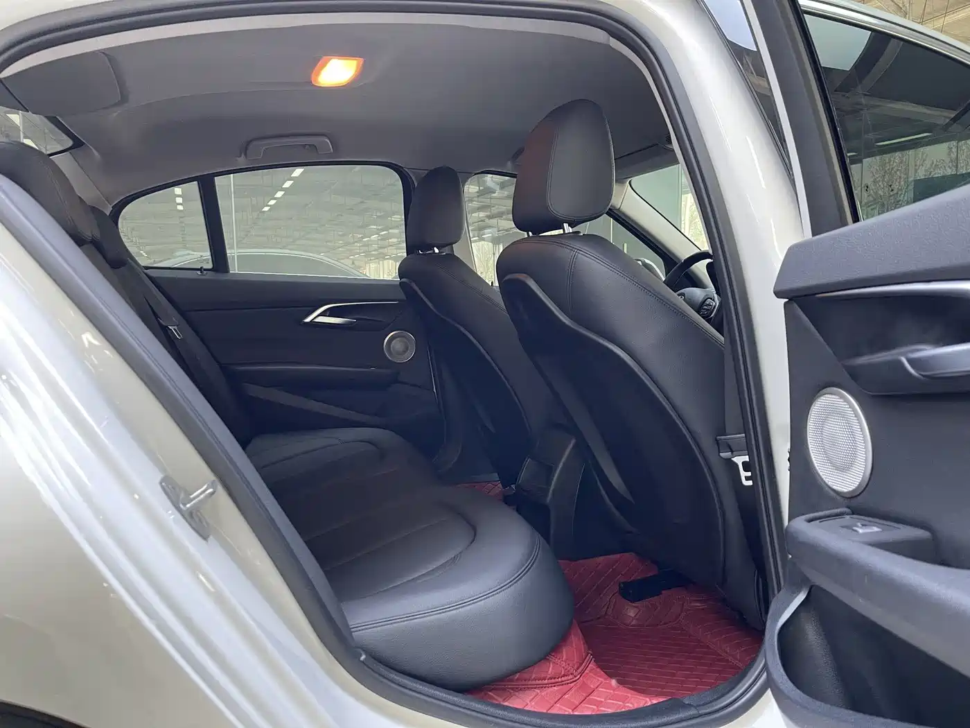 BMW 1 Series 2023 120i M Sport фото 10