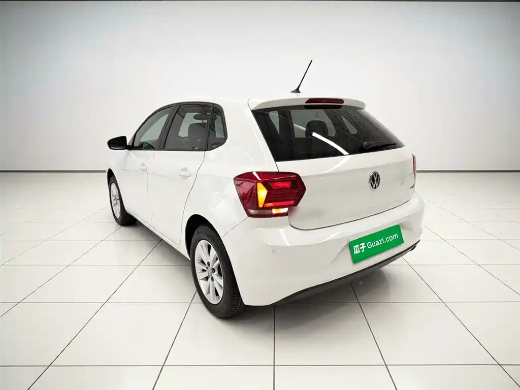 Volkswagen Polo 2019 Plus 1.5L Automatic Panorama Enjoyment Edition фото 5