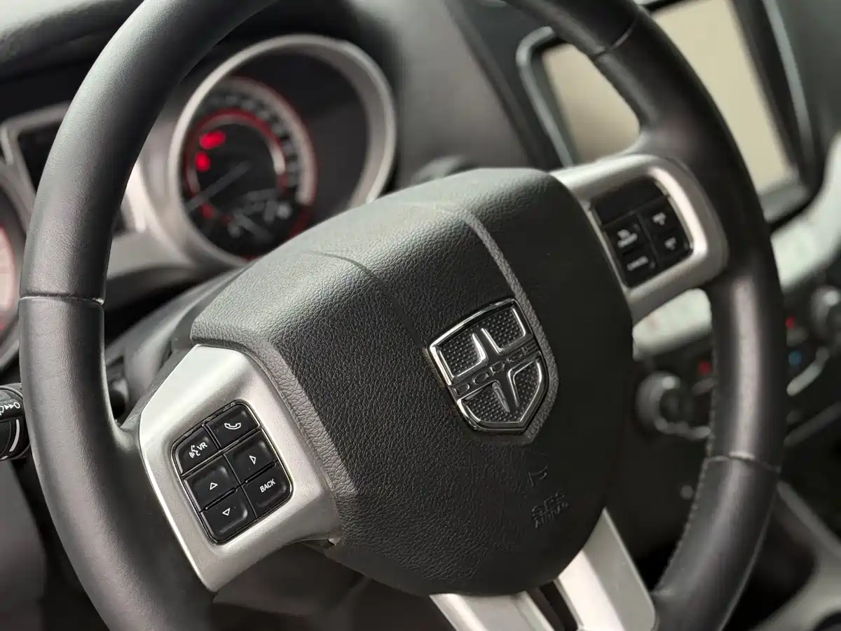 Dodge Journey 2013 2013 Model 2.4L 2WD Premium Edition