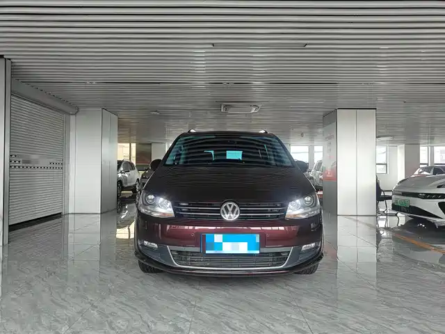 Volkswagen Sharan 2016 380TSI Warm Red Limited Edition — фото 2