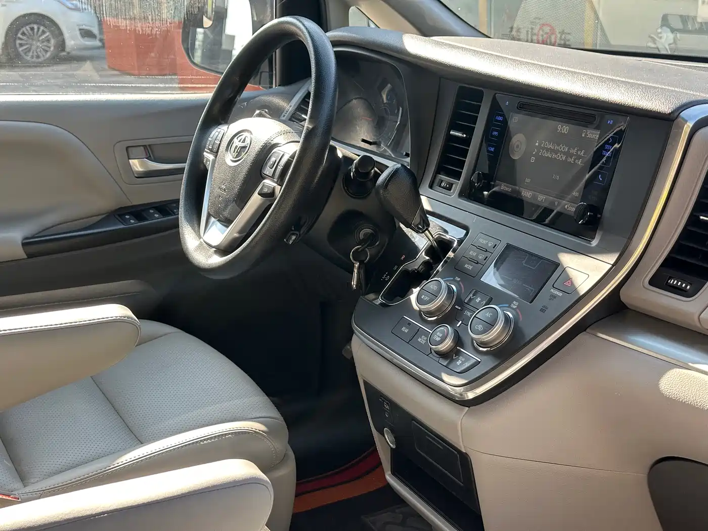 Toyota Sienna 2015 3.5L 4WD L фото 12
