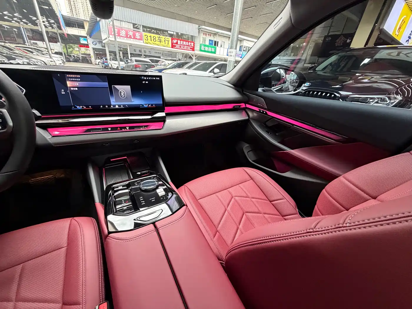 BMW 5 Series 2025 530Li Leading M Sport Package фото 30