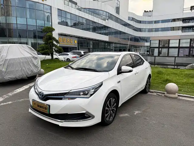 Toyota Corolla Plug-in Hybrid 1.8L E-CVT, Комфорт