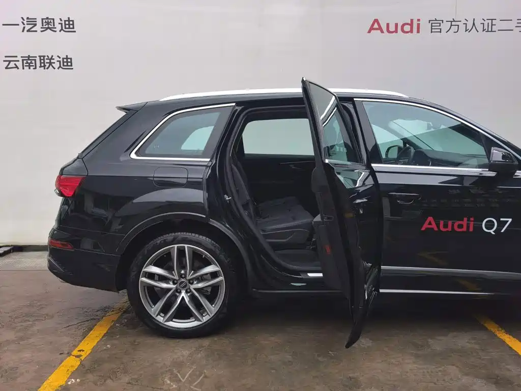 Audi Q7 2025 2025 55 TFSI quattro S line Sport