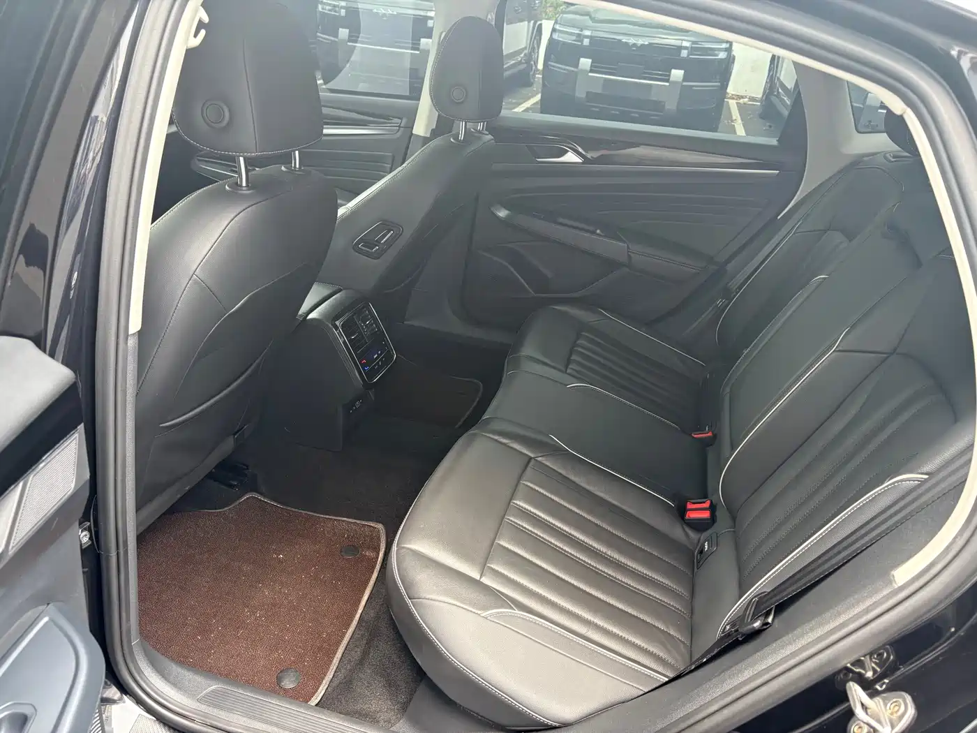 Volkswagen Passat 2023 Facelift 330TSI Starlight Elite Edition фото 6