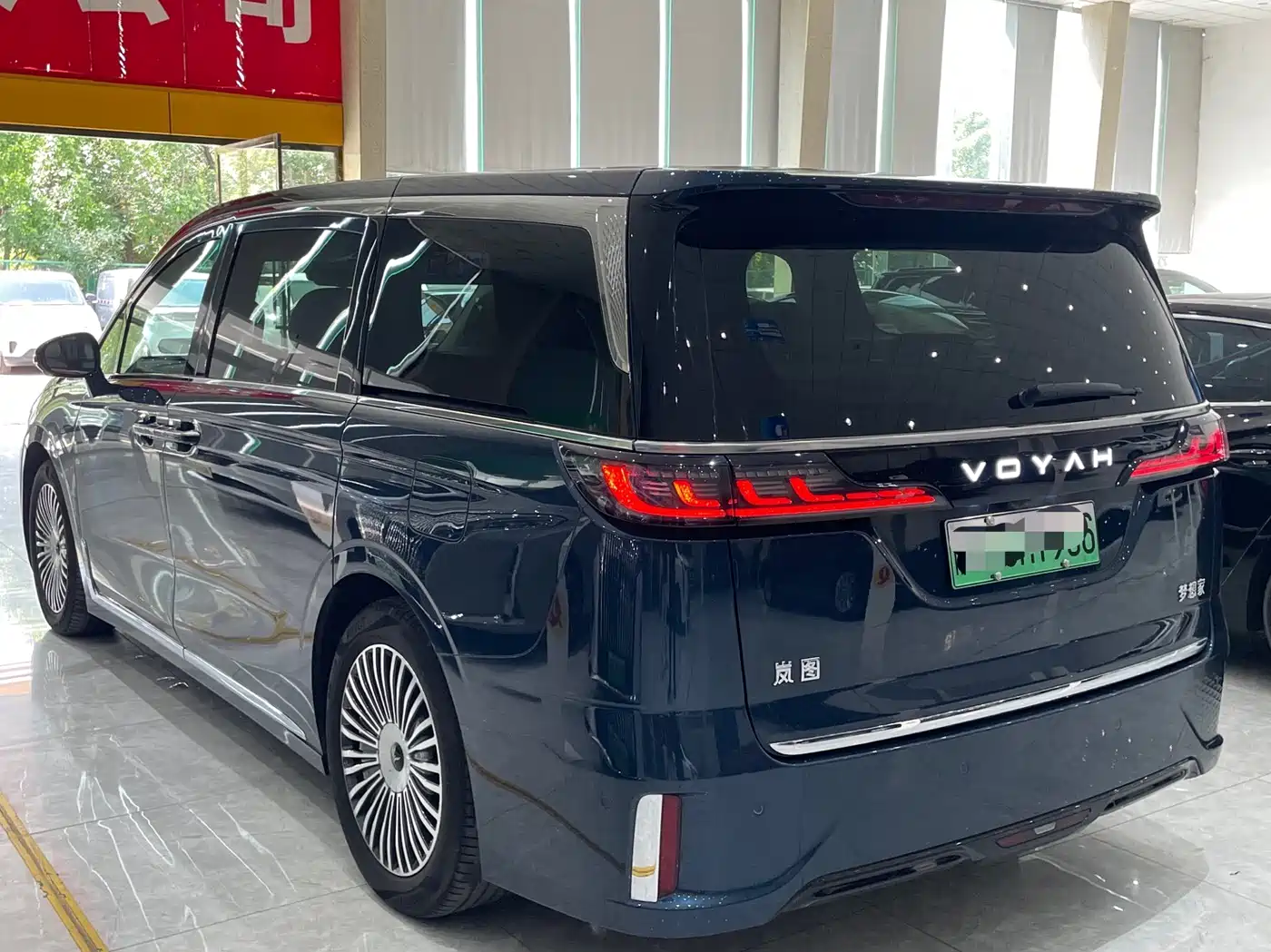 Voyah Auto Voyah Dreamer 2025 PHEV AWD Flagship Kunpeng Edition фото 7