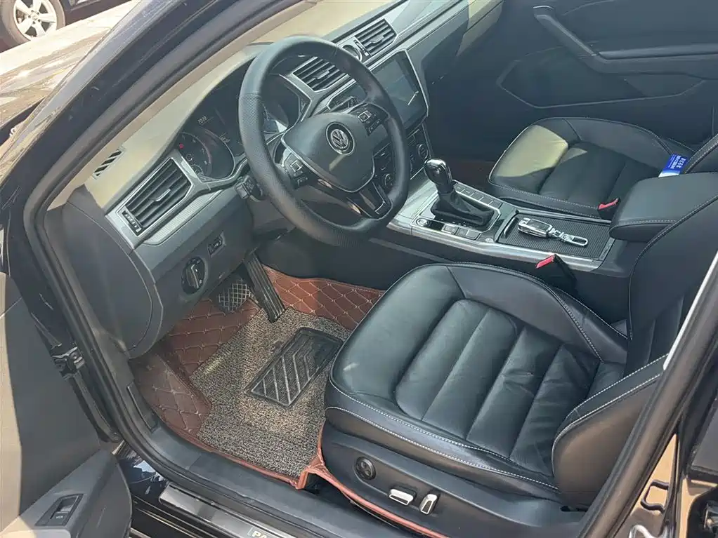 Volkswagen Passat 2015 1.8TSI DSG Honor Edition фото 25