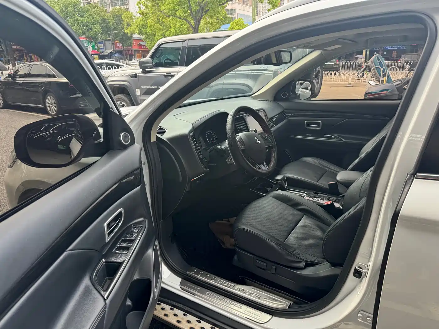 Mitsubishi Outlander 2018 2.4L 4WD Elite Edition 5-seater фото 9