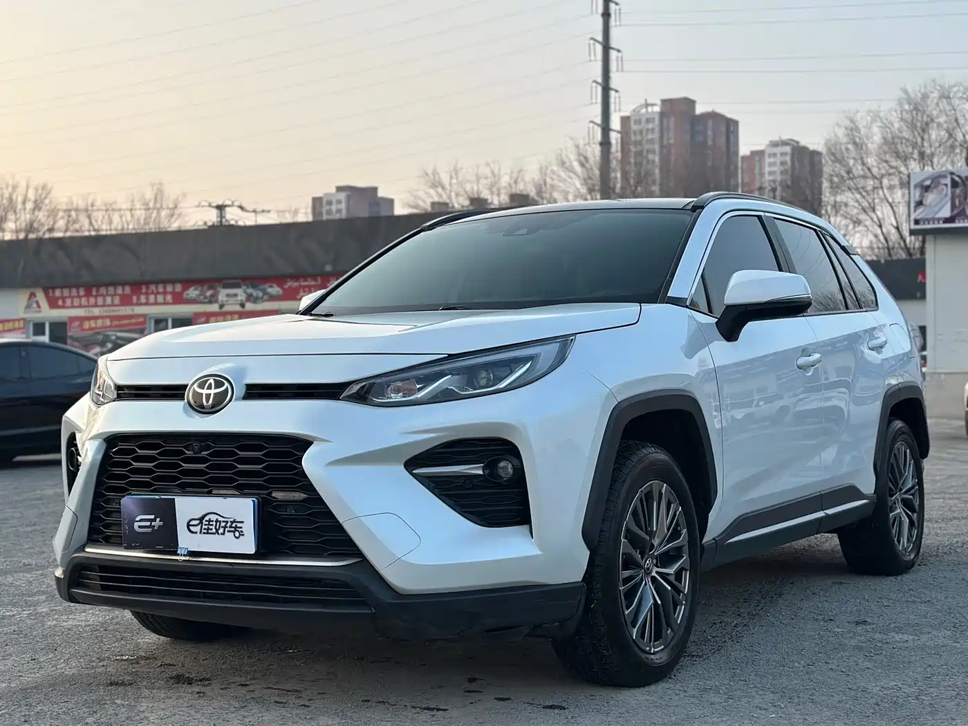 Toyota Wildlander 2024 2.0L CVT 2WD Luxury PLUS Edition