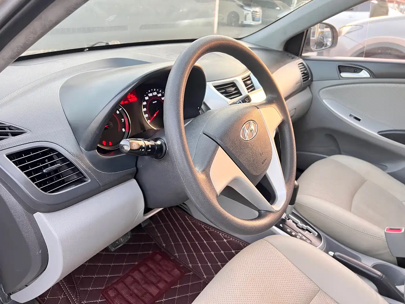 Hyundai Verna 2014 1.4L Automatic Smart GLS фото 7