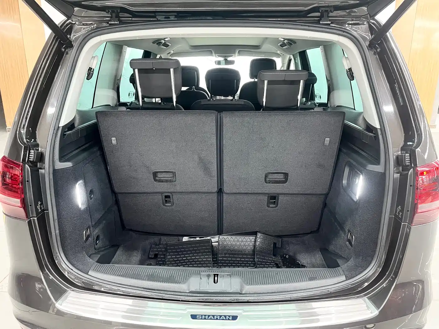 Volkswagen Sharan 2018 380TSI Comfort 7-Seater фото 17