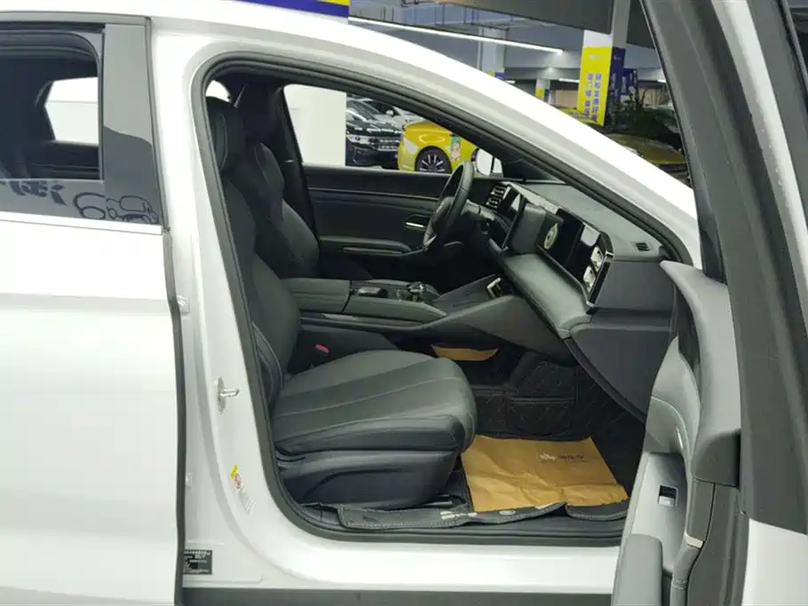 BYD Qin L 2024 DM-i 80KM Leading Edition фото 8