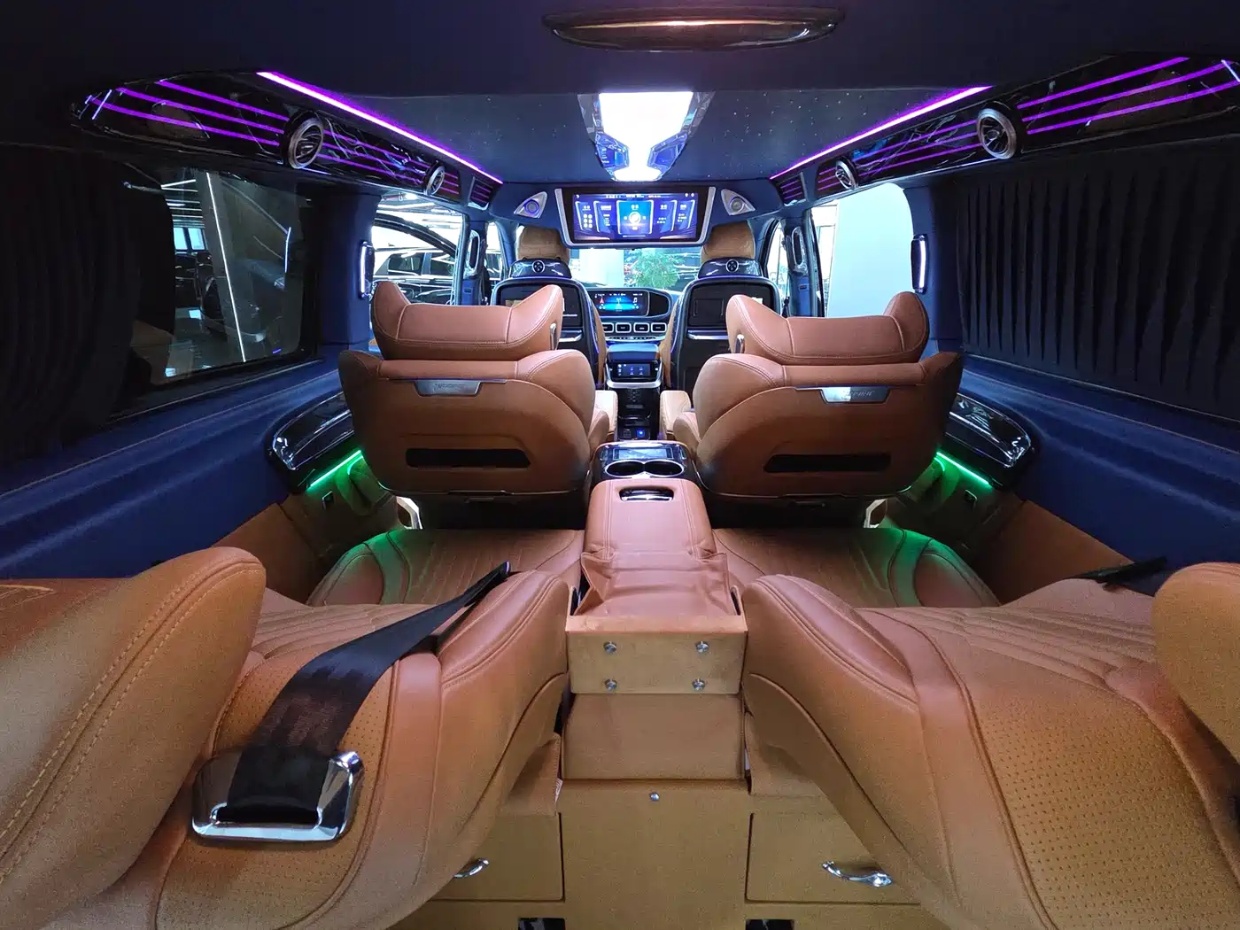 Mercedes-Benz Vito 2023 2.0T Business 7-Seater фото 17