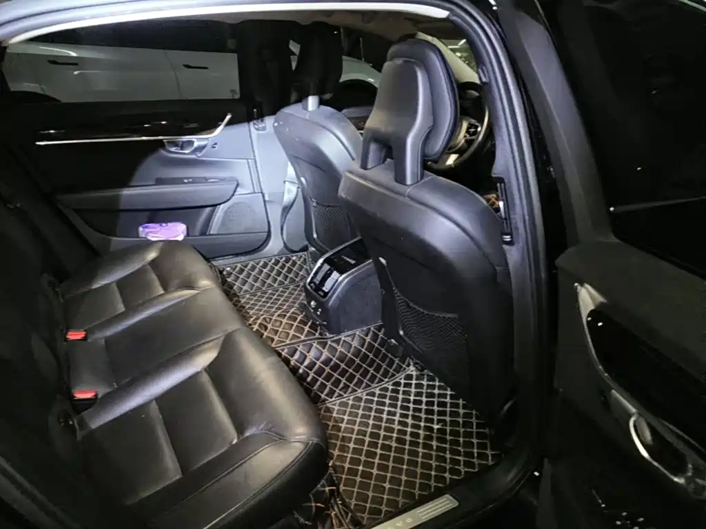 صورة 11 - Volvo S90