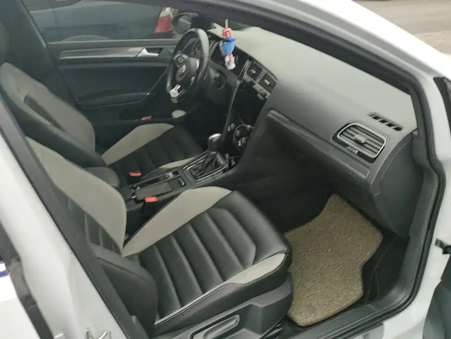 Фото 8 - Volkswagen Golf
