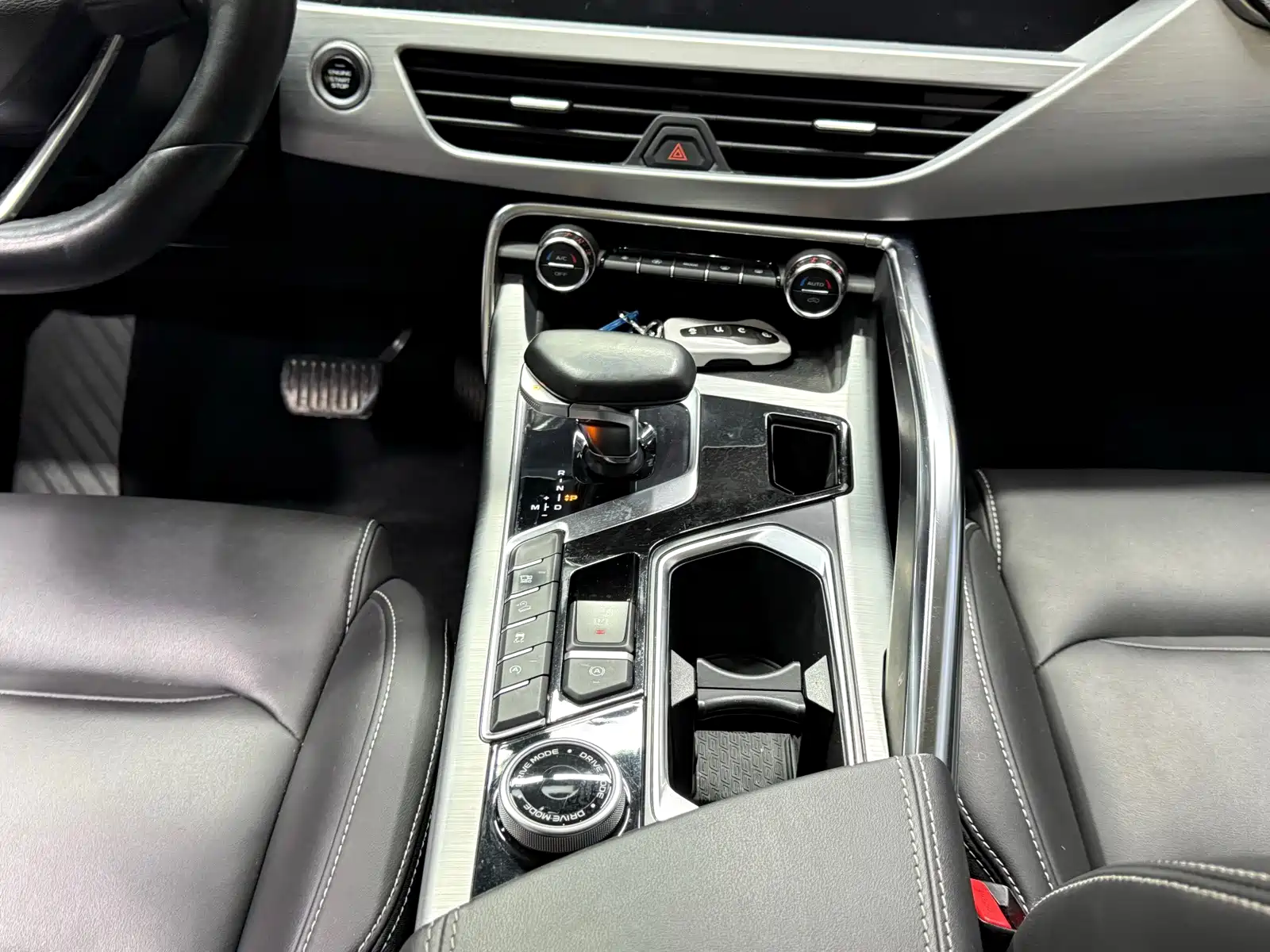 صورة 16 - Geely Tugella