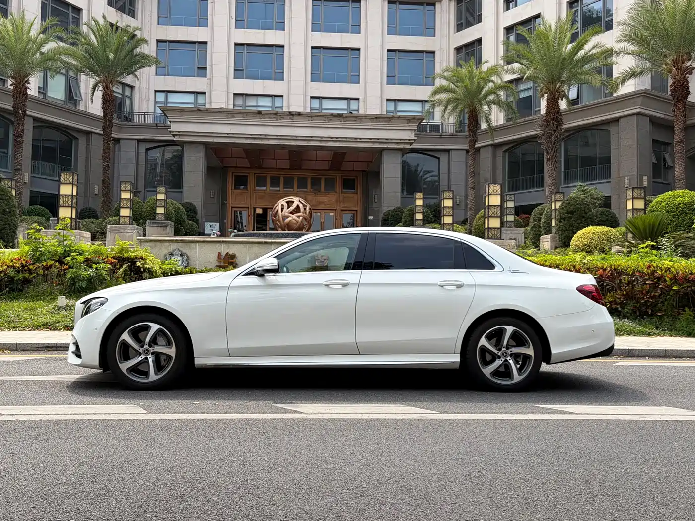 Mercedes-Benz E-Class 2016 E 300 L Sport Fashion Type фото 5